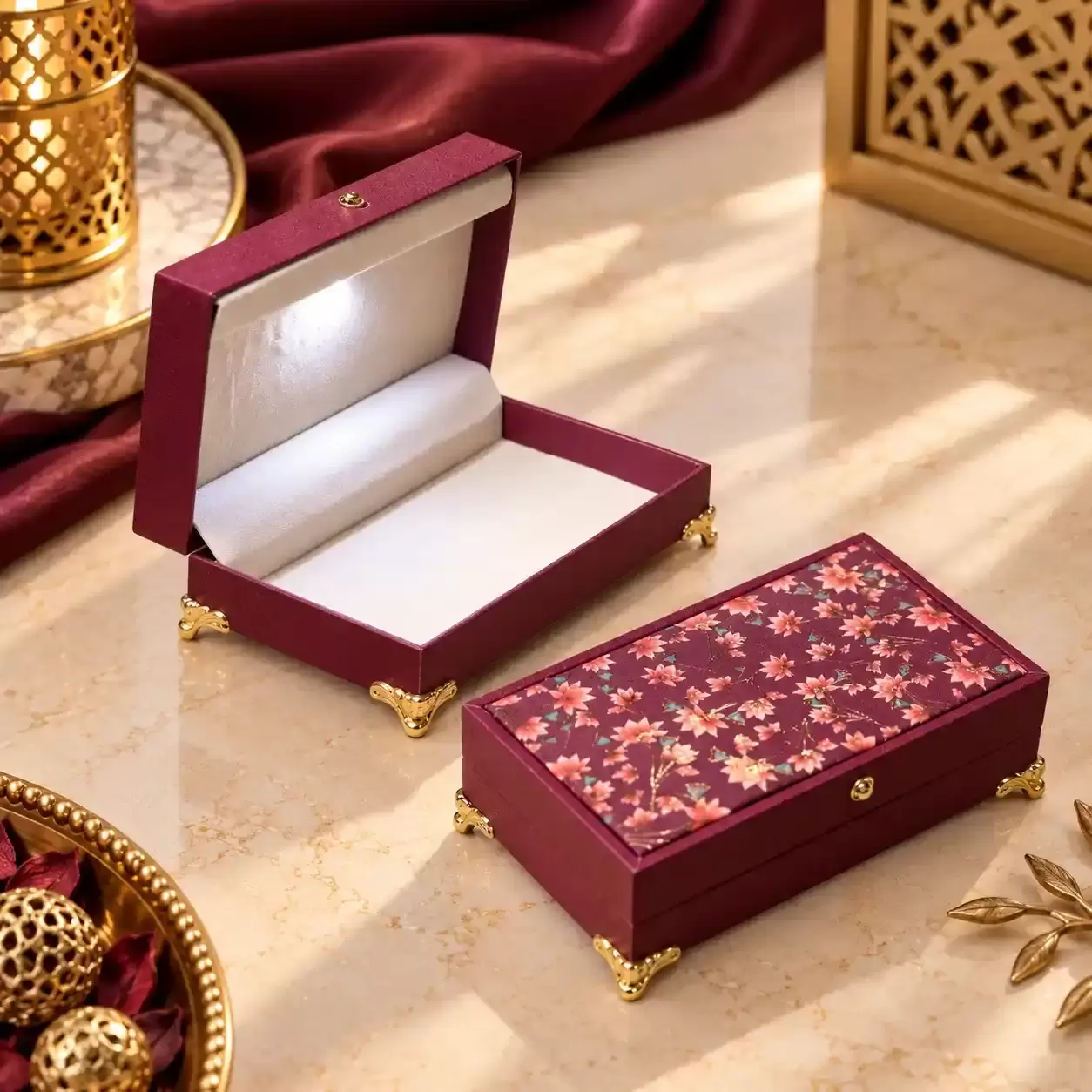CHAWRI GADDI BOX with stand